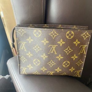 Authentic Louis Vuitton, monogram pouch toiletry, 19 cosmetic makeup pouch bag